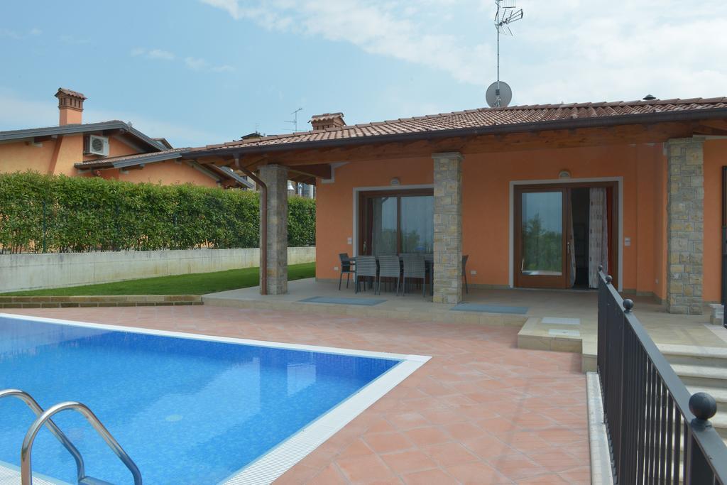 Villa Artemia Manerba del Garda Pokoj fotografie