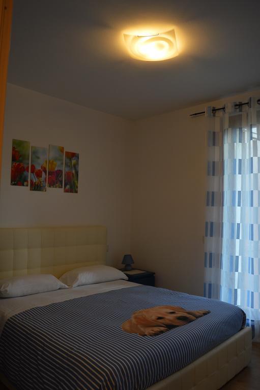 Villa Artemia Manerba del Garda Pokoj fotografie
