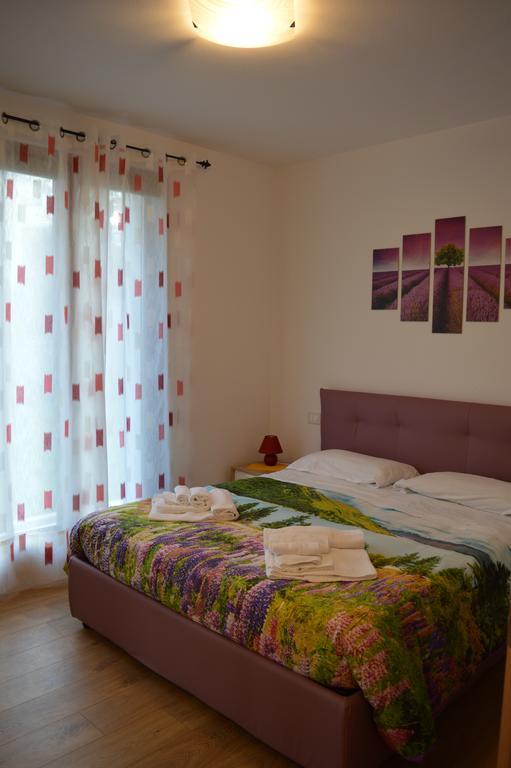 Villa Artemia Manerba del Garda Pokoj fotografie